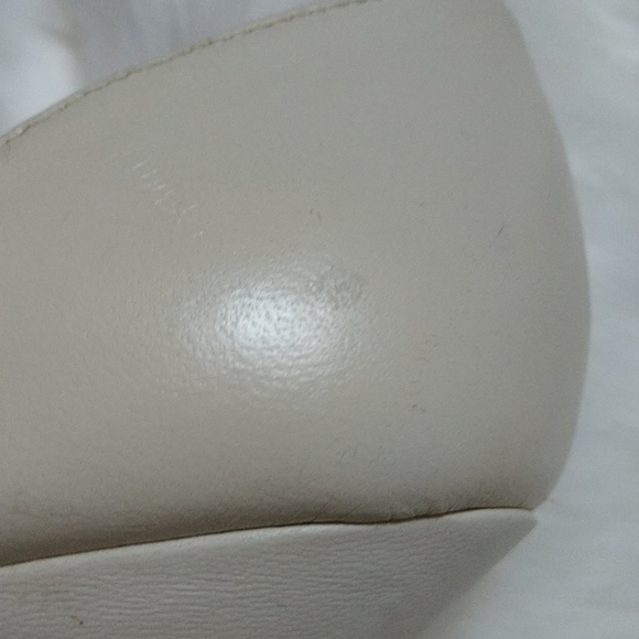 N BCBGirls D'orsay 2 Tone Pumps Nearly New - Picture 8 of 8